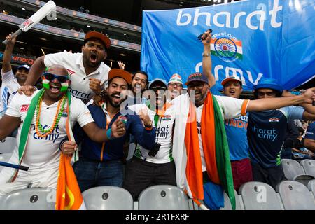 Melbourne, Australien, 27. Dezember 2020. Die Hard Indian Cricket-Fans werden am zweiten Tag des zweiten Vodafone Test Cricket-Spiels zwischen Australien und Indien auf dem Melbourne Cricket Ground am 27. Dezember 2020 in Melbourne, Australien, dabei gesehen, wie sie ihre Seite anfeuern. Kredit: Dave Hewison/Dave Hewison Stockfoto