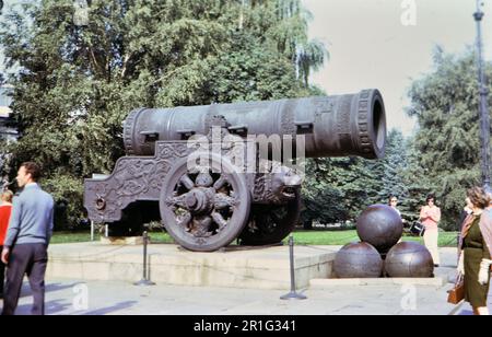 Die Zarenkanone auf dem Gelände des Kremls in Moskau ca. 1972 Stockfoto