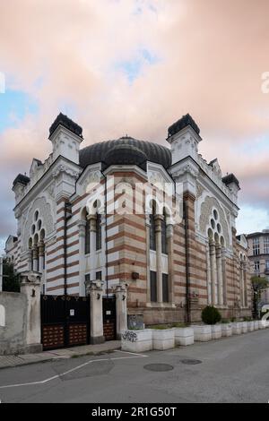 Sofia, Bulgarien. Mai 2023. Außenansicht der Synagoge von Sofia im Stadtzentrum Stockfoto