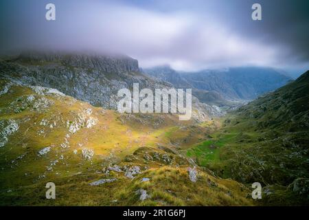 Blick auf die Berge von der ligurischen Grenze Ridge Road, Alta Via del Sale, Route du Marguareis, Italien, Frankreich Stockfoto