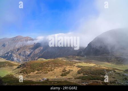 Blick auf die Berge von der ligurischen Grenze Ridge Road, Alta Via del Sale, Route du Marguareis, Italien, Frankreich Stockfoto