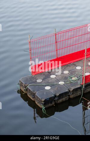 Pontonanlegestelle am Fluss Clyde in Glasgow Stockfoto