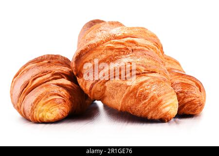 Zusammensetzung mit Croissants auf weißem Hintergrund Stockfoto