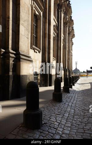 Gasse mit Kopfsteinpflaster in Dresden, Sachsen, Deutschland Stockfoto