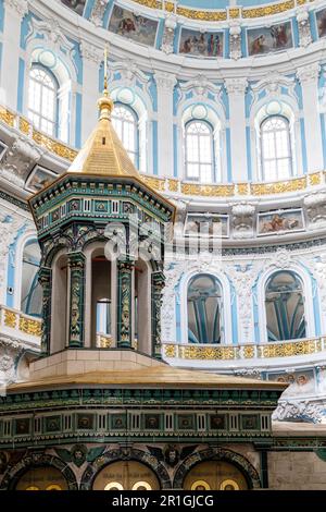 Istra, Russland - 7. Mai 2023: Der Gipfel des Katholikons ist nach dem Vorbild der Kirche des Heiligen Grabes in Jerusalem im Inneren der Auferstehungskathedrale von New Jer gestaltet Stockfoto