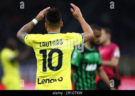Mailand, Italien. 13. Mai 2023. Lautaro Martinez vom FC Internazionale Gesten beim Spiel der Serie A vor dem FC Internazionale und uns Sassuolo im Stadio Giuseppe Meazza am 13 2023 . Mai in Mailand in Italien . Kredit: Marco Canoniero/Alamy Live News Stockfoto