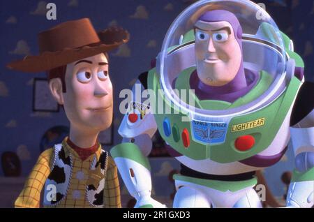 WOODY (gesprochen von TOM HANKS) und BUZZ LIGHTYEAR (gesprochen von Tim ALLEN) in TOY STORY 1995 Regisseur JOHN LASSETER Musik Randy Newman Pixar Animation Studios / Walt Disney Pictures Stockfoto