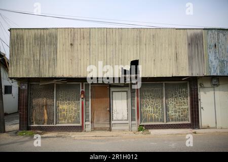 Seoul, Südkorea. 13. Mai 2023. Dieses Foto wurde am 13. Mai 2023 aufgenommen und zeigt ein verlassenes Haus in einer Lagerstadt in Dongducheon, Südkorea. Kredit: Wang Yiliang/Xinhua/Alamy Live News Stockfoto