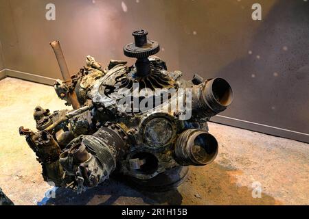 Kaputter Flugzeugzylinder-Motor, Vintage-Flugzeugmotor aus Crashplane. Stockfoto