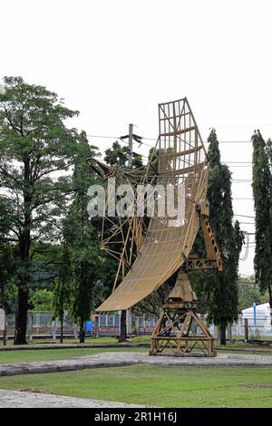 Die alte Luftverteidigungs-Radarantenne auf der Warnradarstation. Stockfoto