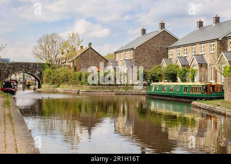 Neubauten im Monmouthshire- und Brecon Canal-Becken in Brecon (Aberhonddu), Powys, Wales, Vereinigtes Königreich, Großbritannien Stockfoto