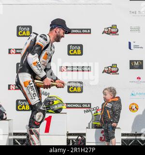 Portstewart, Großbritannien. 13. Mai 2023. Richard Cooper auf dem Podium, nachdem er das J M Paterson SuperTwin Klassenrennen bei der Northwest 200 gewann. Positionen 1. Richard Cooper. 2. Jeremy McWilliams. 3. Adam McLean Credit: Bonzo/Alamy Live News Stockfoto