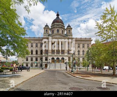 Das Fourth County Courthouse, auch bekannt als Onondaga Supreme and County Courts House, ist ein Wahrzeichen der Beaux Arts am Columbus Circle in der Innenstadt von Syracuse. Stockfoto