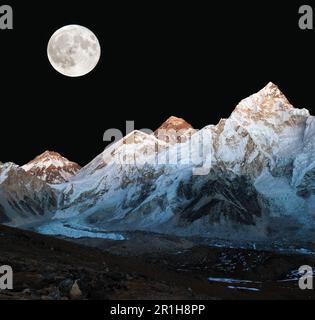 Mount Everest, Nachtansicht mit Mond, Nepal Himalaya Berg. Mt. Everest und Nuptse von Kala Patthar, Khumbu Valley und Sagarmatha National Park Stockfoto