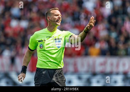 Antwerpen, Belgien. 14. Mai 2023. Schiedsrichter Nathan Verboomen, dargestellt während eines Fußballspiels zwischen dem Royal Antwerpen FC RAFC und dem Club Brügge KV, Sonntag, den 14. Mai 2023 in Antwerpen, am 3. Tag der Spiele der Champions in der ersten Liga der „Jupiler Pro League“ der belgischen Meisterschaft. BELGA FOTO KURT DESPLENTER Kredit: Belga News Agency/Alamy Live News Stockfoto