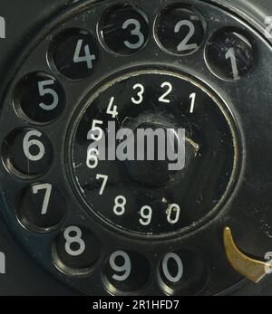 Nummern- und Wählschalter am antiken schwarzen Telefon Stockfoto