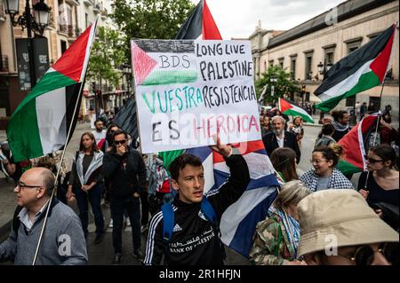 Madrid, Spanien. 14. Mai 2023. Die Proteste fielen mit dem 75. Jahrestag der Nakba zusammen. Die palästinensische Gemeinschaft in Madrid hat gegen die Gewalt im Gazastreifen protestiert, die in den letzten Tagen zugenommen hat und die Freiheit Palästinas gefordert hat. Kredit: Marcos del Mazo/Alamy Live News Stockfoto