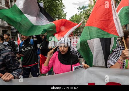 Madrid, Spanien. 14. Mai 2023. Die Proteste fielen mit dem 75. Jahrestag der Nakba zusammen. Die palästinensische Gemeinschaft in Madrid hat gegen die Gewalt im Gazastreifen protestiert, die in den letzten Tagen zugenommen hat und die Freiheit Palästinas gefordert hat. Kredit: Marcos del Mazo/Alamy Live News Stockfoto