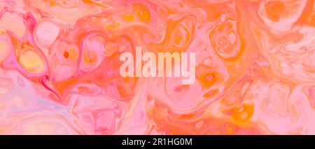 Abstrakter, farbenfroher Hintergrund. Fließender Kunsthintergrund in Pink- und Orangenfarben Stockfoto