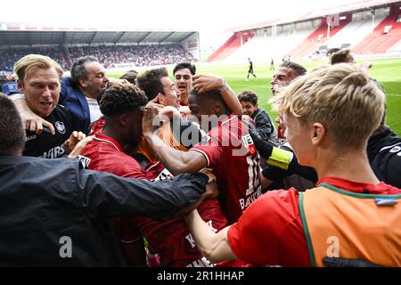 Antwerpen, Belgien. 14. Mai 2023. Antwerpener Spieler feiern nach einem Tor während eines Fußballspiels zwischen dem Royal Antwerpener FC RAFC und dem Club Brügge KV am Sonntag, den 14. Mai 2023 in Antwerpen, am 3. Tag der Champions-Play-offs in der ersten Liga der „Jupiler Pro League“ der belgischen Meisterschaft. BELGA FOTO TOM GOYVAERTS Kredit: Belga News Agency/Alamy Live News Stockfoto