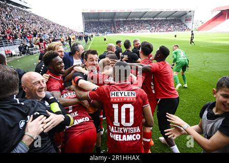 Antwerpen, Belgien. 14. Mai 2023. Antwerpener Spieler feiern nach einem Tor während eines Fußballspiels zwischen dem Royal Antwerpener FC RAFC und dem Club Brügge KV am Sonntag, den 14. Mai 2023 in Antwerpen, am 3. Tag der Champions-Play-offs in der ersten Liga der „Jupiler Pro League“ der belgischen Meisterschaft. BELGA FOTO TOM GOYVAERTS Kredit: Belga News Agency/Alamy Live News Stockfoto