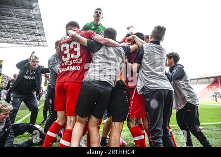 Antwerpen, Belgien. 14. Mai 2023. Antwerpener Spieler feiern nach einem Tor während eines Fußballspiels zwischen dem Royal Antwerpener FC RAFC und dem Club Brügge KV am Sonntag, den 14. Mai 2023 in Antwerpen, am 3. Tag der Champions-Play-offs in der ersten Liga der „Jupiler Pro League“ der belgischen Meisterschaft. BELGA FOTO TOM GOYVAERTS Kredit: Belga News Agency/Alamy Live News Stockfoto