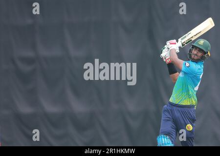 Abahani Ltd Batter Naim Sheikh schlägt während des Dhaka Premier Division Cricket League 2022-23 Superliga-Spiels zwischen Abahani Ltd Und Scheich Jamal Stockfoto