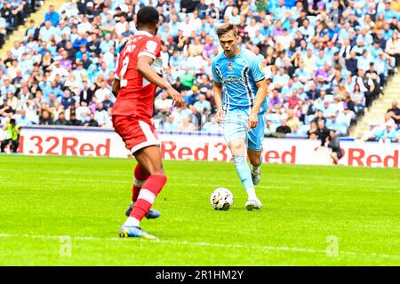 Coventry, Großbritannien. 14. Mai 2023Coventry, Großbritannien. 14. Mai 2023 Callum Doyle (3 Coventry City) tritt während der Sky Bet Championship Play Off Semi Final 1. Leg zwischen Coventry City und Middlesbrough in der Coventry Building Society Arena, Coventry, am Sonntag, den 14. Mai 2023, an. (Foto: Kevin Hodgson | MI News) Guthaben: MI News & Sport /Alamy Live News Stockfoto