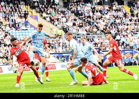 Coventry, Großbritannien. 14. Mai 2023Coventry, Großbritannien. 14. Mai 2023 Viktor Gyokeres (17 Coventry City) kontrolliert den Ball während der Sky Bet Championship Play Off Semi Final 1. Leg zwischen Coventry City und Middlesbrough in der Coventry Building Society Arena, Coventry, am Sonntag, den 14. Mai 2023. (Foto: Kevin Hodgson | MI News) Guthaben: MI News & Sport /Alamy Live News Stockfoto