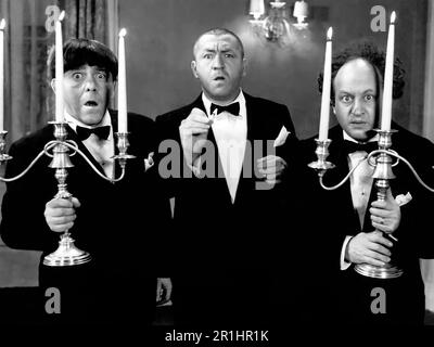 MOE HOWARD, LARRY FINE, CURLY HOWARD UND DIE THREE STOOGES IN SPOKE LOUDER (1943), REGIE VON DEL LORD. Kredit: COLUMBIA BILDER/Album Stockfoto