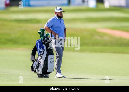 13. Mai 2023: Tyrrell Hatton wartet auf dem 3. Fairway während der dritten Runde des AT&T Byron Nelson Golfturniers auf der TPC Craig Ranch in McKinney, TX. Gray Siegel/CSM Stockfoto