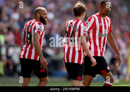 Brentfords Bryan Mbeumo (links) feiert, nachdem er während des Premier League-Spiels im GTECH Community Stadium, London, das erste Tor seiner Seite erzielt hat. Foto: Sonntag, 14. Mai 2023. Stockfoto