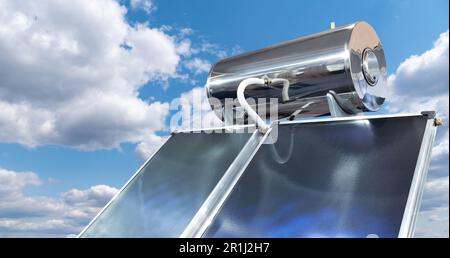 Solarkollektor zum Erhitzen von Wasser mit Solarenergie. Hochwertiges Foto Stockfoto