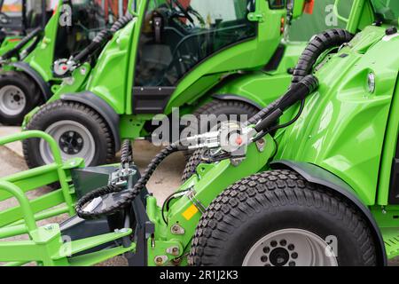 Flotte umweltfreundlicher Straßenmaschinen. Hochwertiges Foto Stockfoto