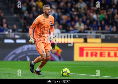 Mailand, Italien. 13. Mai 2023. Samir Handanovic vom FC Internazionale in Aktion während des Fußballspiels der Serie A 2022/23 zwischen dem FC Internazionale und US Sassuolo im Giuseppe Meazza Stadium. Endergebnis: Inter 4:2 Sassuolo. Kredit: SOPA Images Limited/Alamy Live News Stockfoto