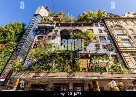 WIEN, OSTERREICH - 9. SEPTEMBER 2021: Hundertwasser-Haus in Wien, Osterreich Stockfoto