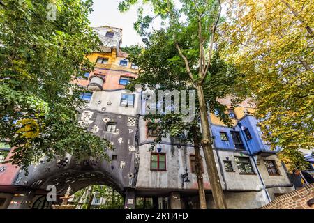 WIEN, OSTERREICH - 9. SEPTEMBER 2021: Hundertwasser-Haus in Wien, Osterreich Stockfoto