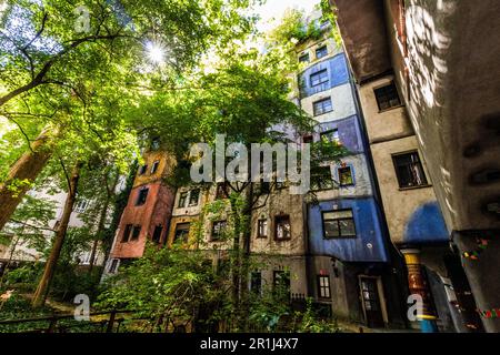 WIEN, OSTERREICH - 9. SEPTEMBER 2021: Hundertwasser-Haus in Wien, Osterreich Stockfoto