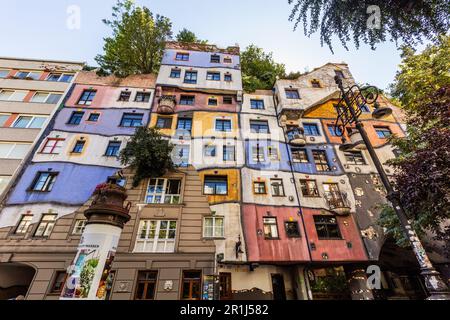 WIEN, OSTERREICH - 9. SEPTEMBER 2021: Hundertwasser-Haus in Wien, Osterreich Stockfoto