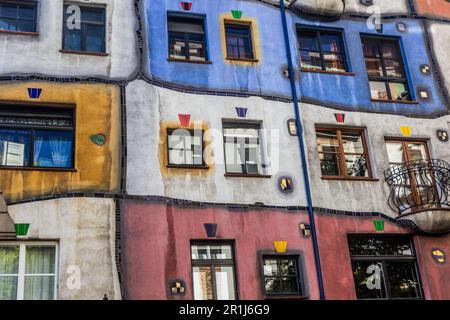 WIEN, OSTERREICH - 9. SEPTEMBER 2021: Hundertwasser-Haus in Wien, Osterreich Stockfoto