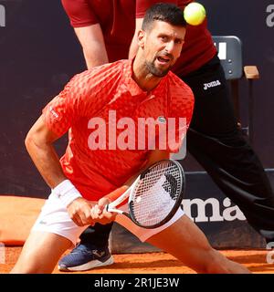 Rom, Italien. 14. Mai 2023. NOVAK DJOKOVIC aus Serbien spielt während der 3. Runde im ATP 1000-Tennisturnier gegen Grigor Dimitrov. (Kreditbild: © Ciro De Luca/ZUMA Press Wire) NUR REDAKTIONELLE VERWENDUNG! Nicht für den kommerziellen GEBRAUCH! Kredit: ZUMA Press, Inc./Alamy Live News Stockfoto