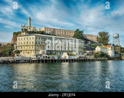 Die Anlegestelle für die Insel Alcatraz befindet sich auf den Gewässern der San Francisco Bay. Stockfoto