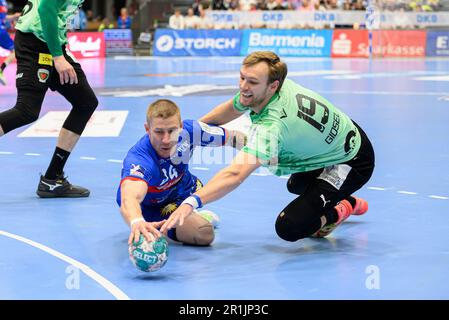 Linus ARNESSON (BHC), Mathias GIDSEL (B), Action, Duels, Handball 1. Bundesliga, 30. Spieltag, Bergischer HC (BHC) - Fuechse Berlin (F), am 14. Mai 2023 in Düsseldorf. Â Stockfoto