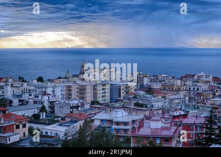 Die Insel Ischia aus Sicht von Vico Equense, Kampanien Stockfoto