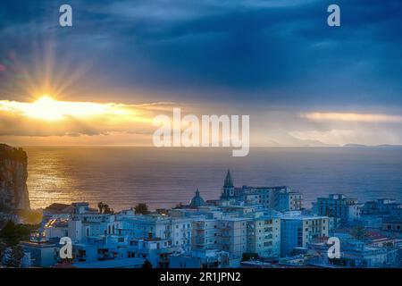 Die Insel Ischia aus Sicht von Vico Equense, Kampanien Stockfoto