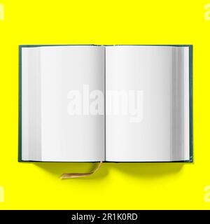 Back-to-School-Konzept, Hardcover dunkelgrünes Buch, Mitte offen, isoliert auf Gelb. Stockfoto