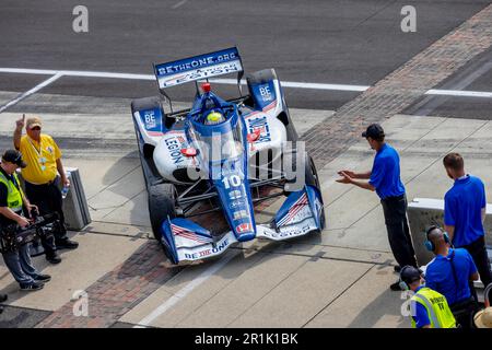 Indianapolis, USA. 13. Mai 2023. INDYCAR-Fahrer ALEX PALOU (10) aus Barcelona, Spanien, gewinnt den GMR Grand Prix auf dem Indianapolis Motor Speedway in Indianapolis, USA. (Kreditbild: © Walter G. Arce Sr./ZUMA Press Wire) NUR REDAKTIONELLE VERWENDUNG! Nicht für den kommerziellen GEBRAUCH! Stockfoto