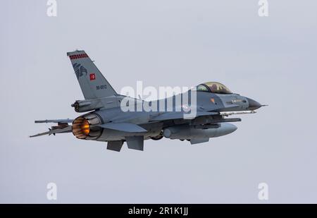 Türkische F-16 Kampffalken, die an verschiedene Kampfgeschwader angeschlossen sind, die Konya Anatolischer Adler abheben 2023 Türkei 05 10 2023 f-16C F-16D Stockfoto