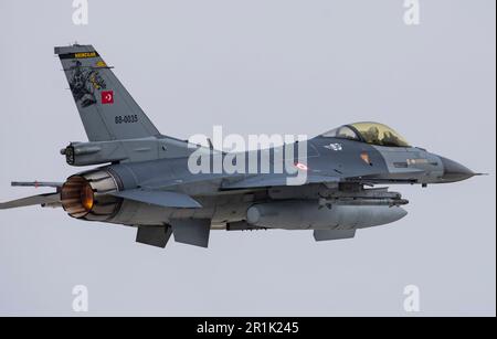 Türkische F-16 Kampffalken, die an verschiedene Kampfgeschwader angeschlossen sind, die Konya Anatolischer Adler abheben 2023 Türkei 05 10 2023 f-16C F-16D Stockfoto