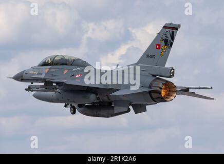 Türkische F-16 Kampffalken, die an verschiedene Kampfgeschwader angeschlossen sind, die Konya Anatolischer Adler abheben 2023 Türkei 05 10 2023 f-16C F-16D Stockfoto